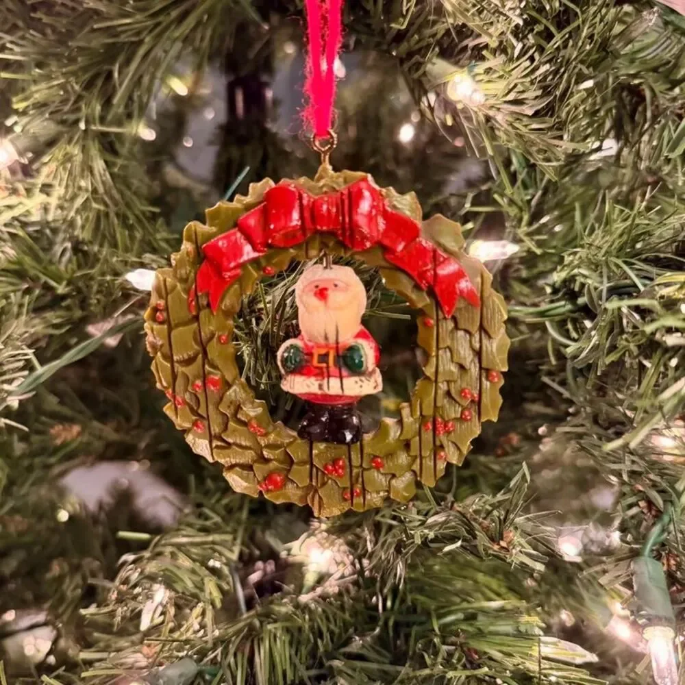 1976 Hallmark Twirl-Abouts Santa in Wreath Tree Trimmer Christmas Ornament